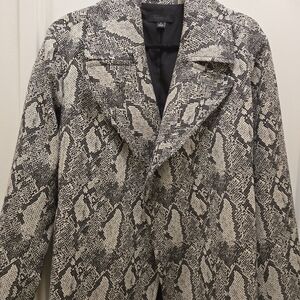 Ann Taylor Black and Cream Snake Print Spring/ Fall Jacket ✨️